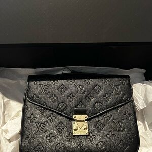 Louis Vuitton Black Monogram Bag, used about 18-20 times good condition!!!
